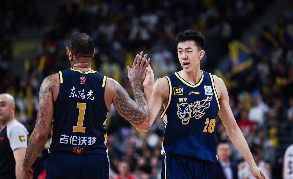 上海队爆发神级表现，CBA季后赛被彻底压制，碾压的简单介绍