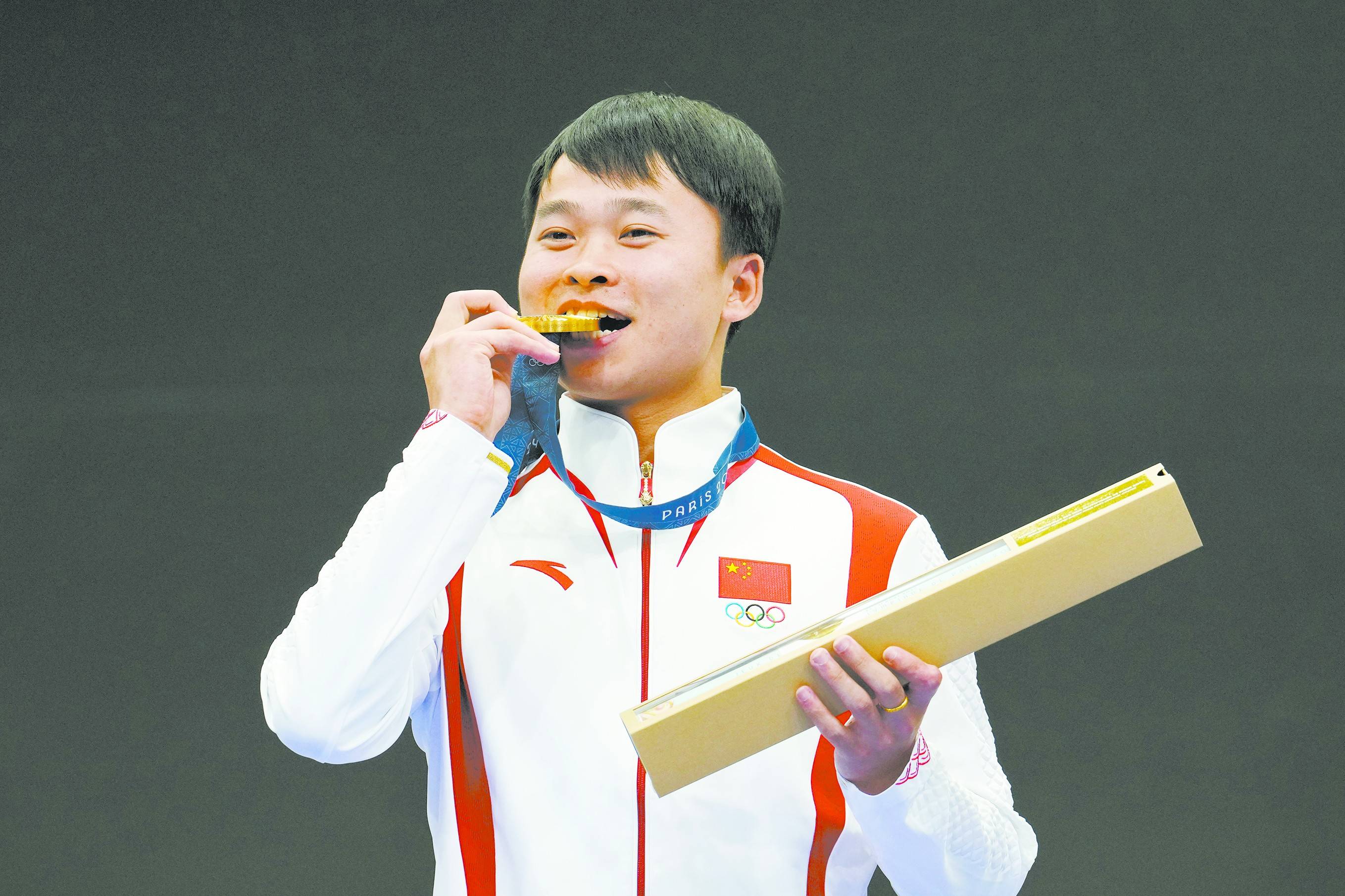 体操赛场上法国队队逆袭，获得一枚金牌