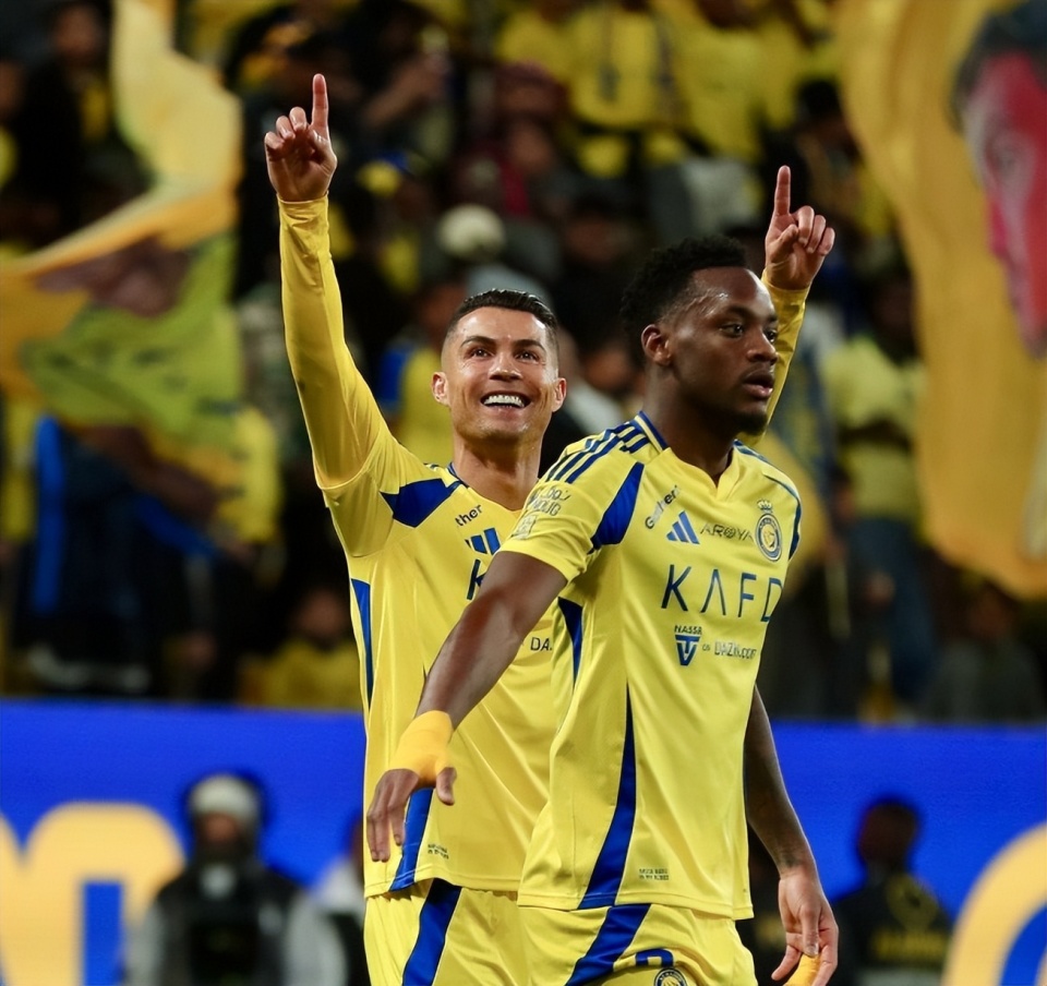 C罗球梅开二度，尤文-逆转巴萨夺冠