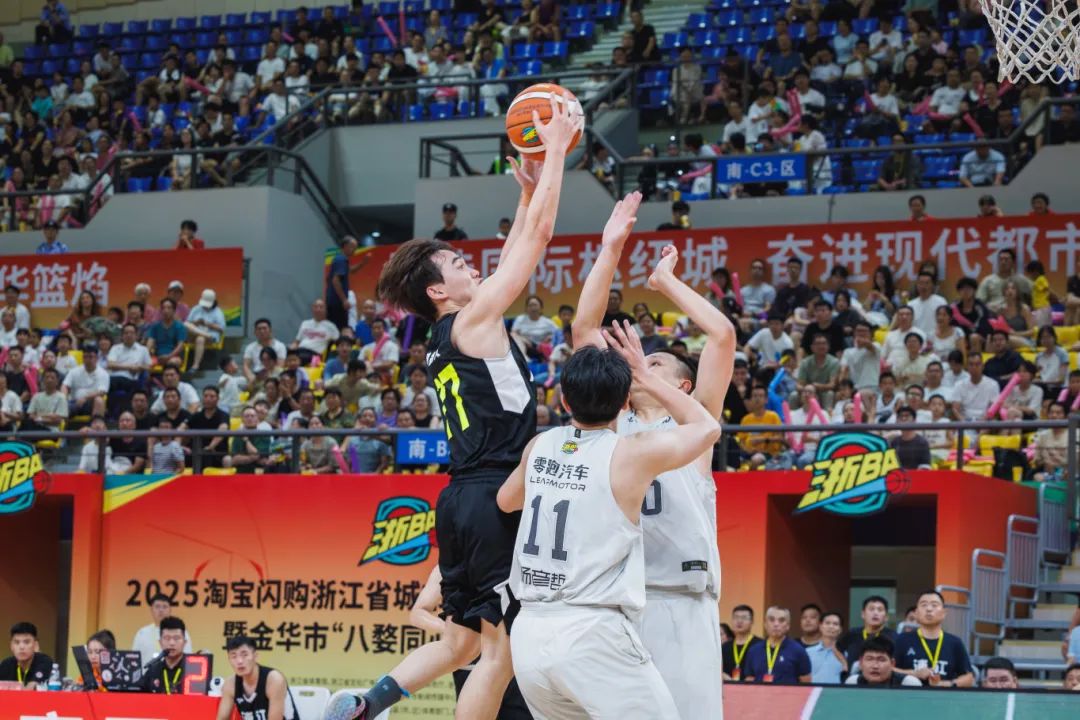 陕西男篮在比赛中展现出不屈的拼搏精神的简单介绍 陕西男篮在比赛中展现出不屈的拼搏精神的简单介绍