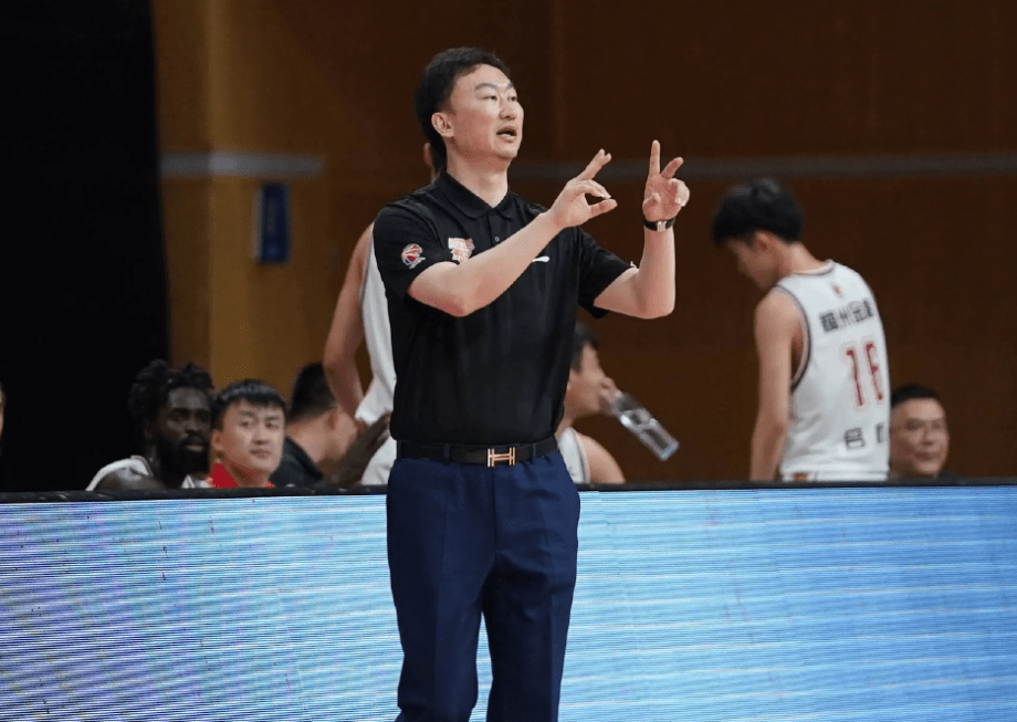 新教练权!主帅调整战术布局,为新一轮比赛做好准备的简单介绍 新教练权!主帅调整战术布局,为新一轮比赛做好准备的简单介绍