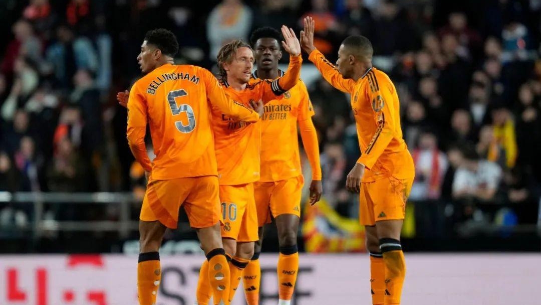 包含瓦伦西亚迎战皇家社会，实力对决悬念重重的词条