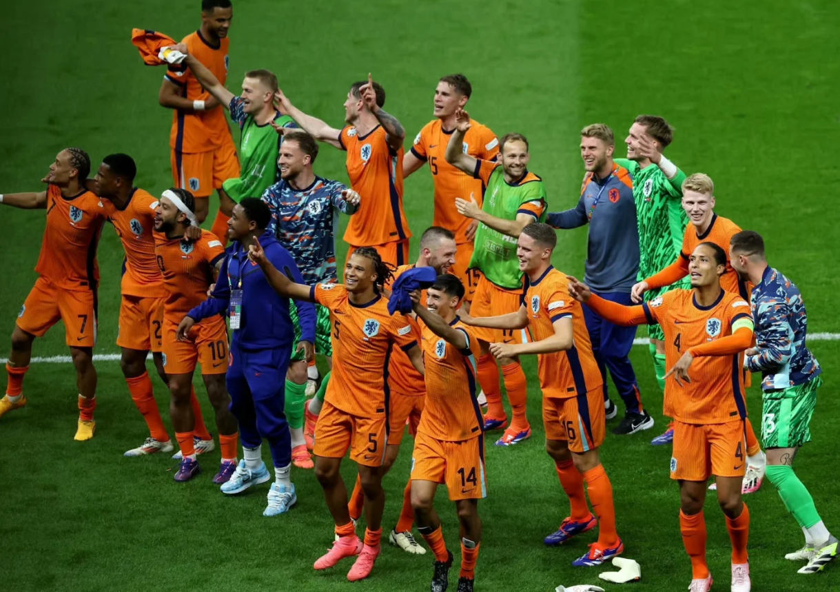 荷兰国家队奋力追赶，遗憾止步欧锦赛八强的简单介绍