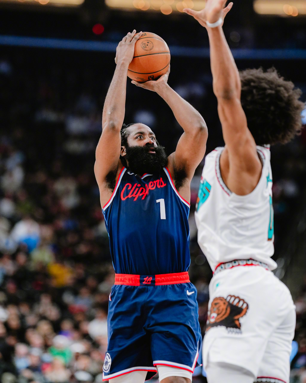 快船主场大胜，取得赛季中的重要里程碑的简单介绍