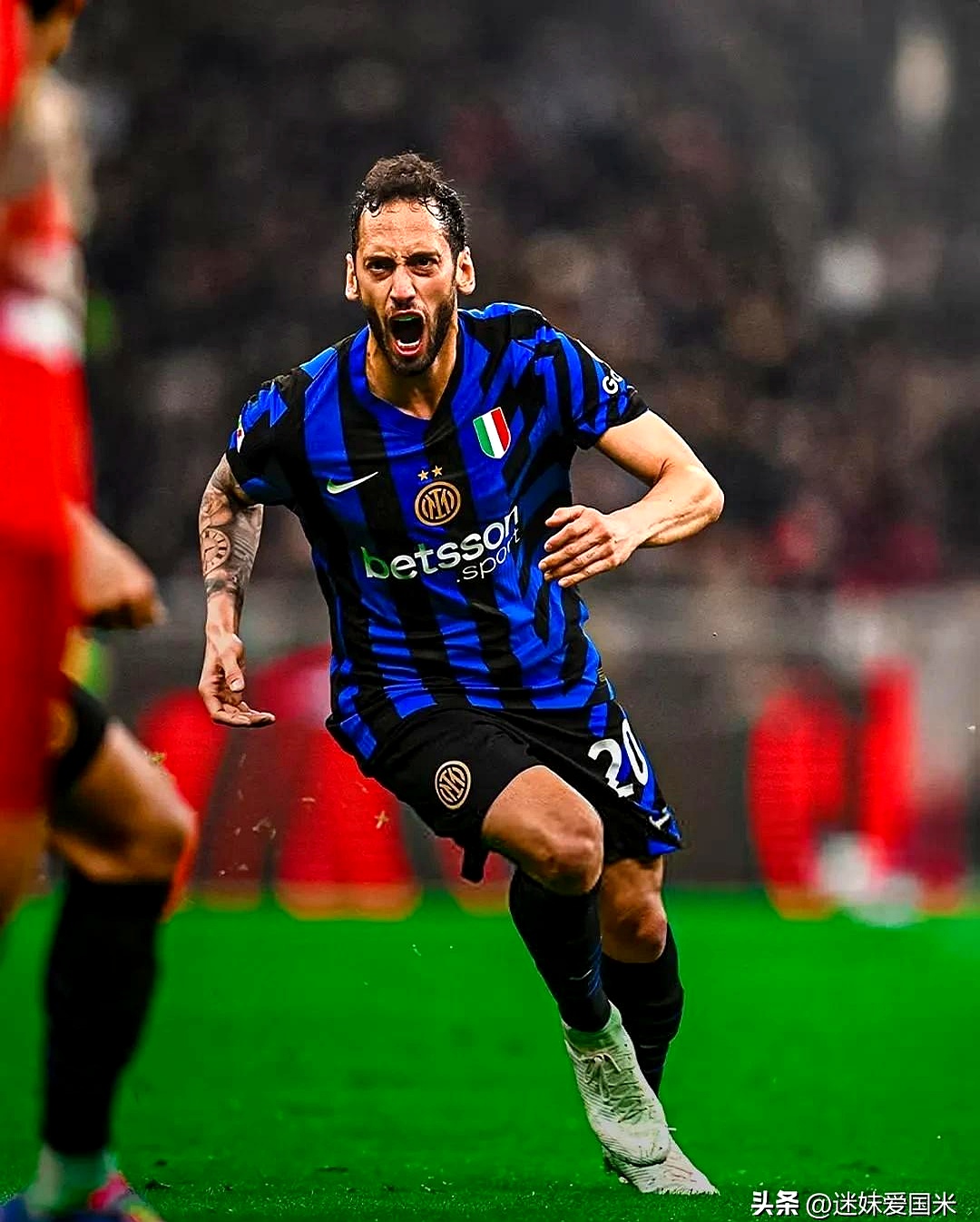 包含AC米兰豪取胜利，稳居榜首的词条