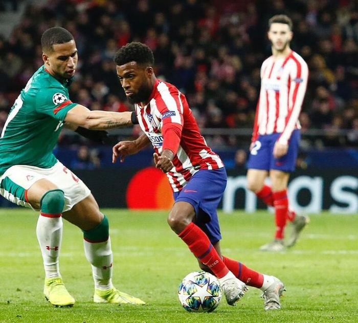 包含小组合击败那不勒斯，兰帕德符合自己的词条