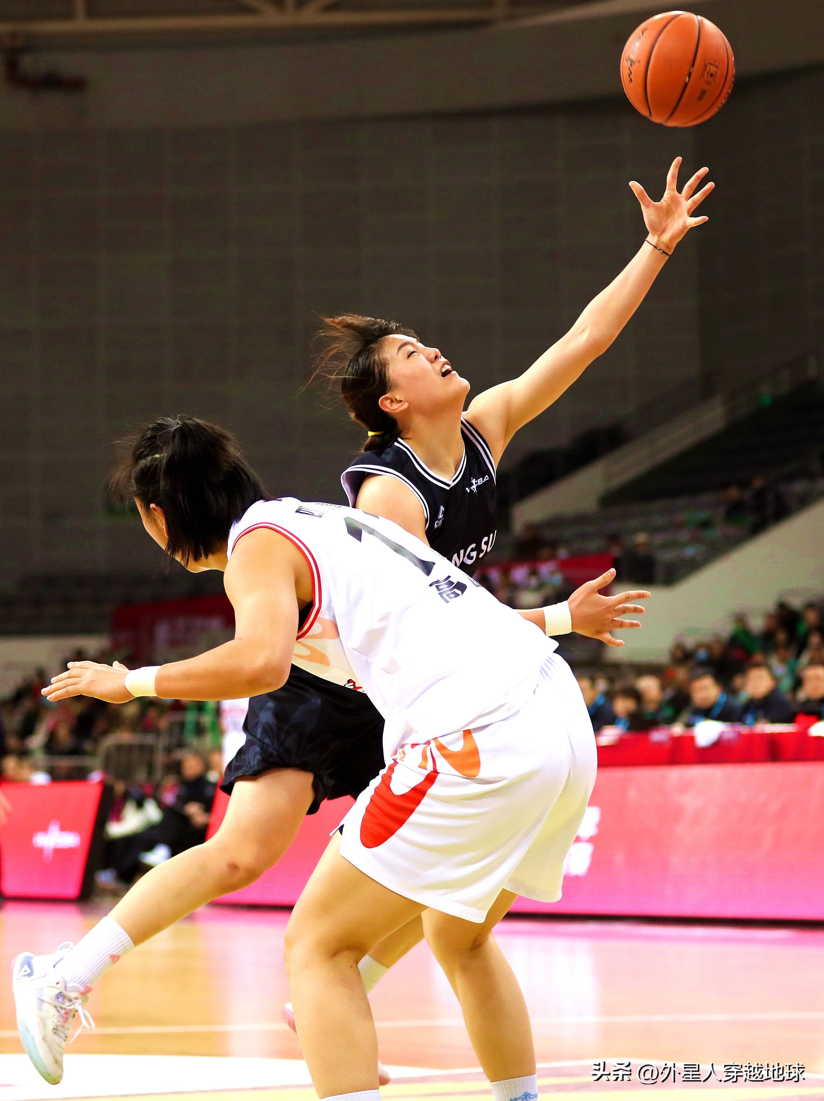 关于江苏南钢队在比拼中展现出色的篮球技艺的信息